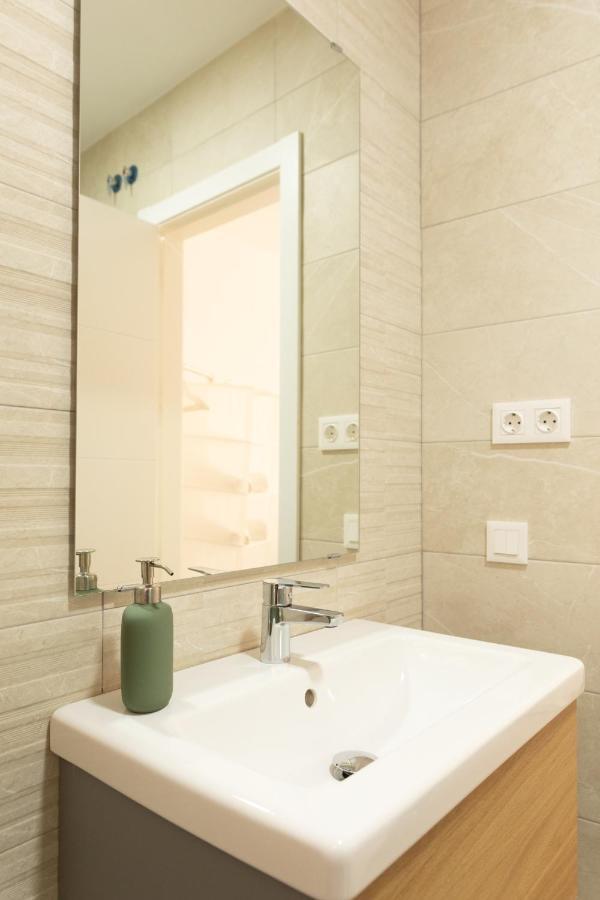 Duplex Victory III Apartment Малага Екстериор снимка